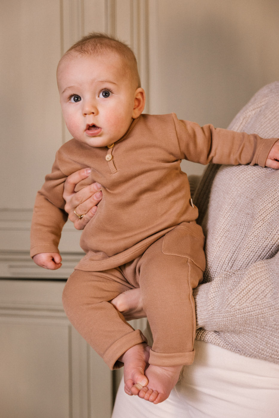 Long sleeve T-shirt with Buttons - chestnut lifestyle